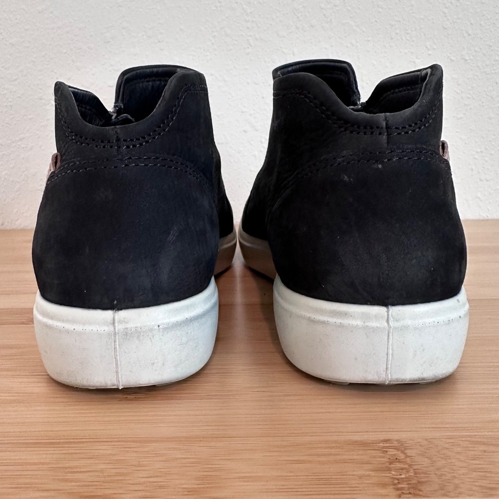 Ecco Soft 7 Low Cut Zip Bootie, Black, Size 6 - 6.5 - Picture 9 of 11
